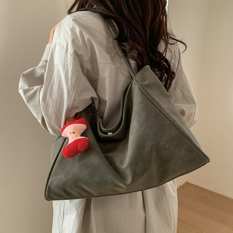 Geantă tote, material PU, închidere cu magnet, formă dreptunghiulară orizontală, buzunar intern pentru documente, curele de umăr duble