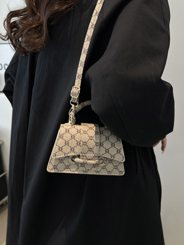 Ženska torba za rame u stilu street fashion, PU materijal, horizontalni kvadratni oblik, otvor s poklopcem, džep za mobitel