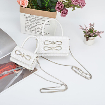 PU torbica za ramena s krokodilskim uzorkom i magnetskim zatvaračem