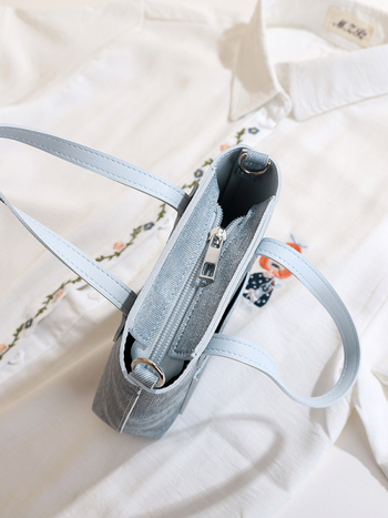 Ženska crossbody torbica za telefon, gradski minimalistički stil, mala veličina, jesen 2024, mekana konstrukcija, bez pretinca