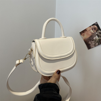 Crossbody torba (urbana jednostavnost) — PU materijal, mala kvadratna torba stil, ovalni oblik, otvaranje poklopcem, džep za prijenosno računalo