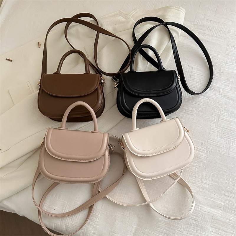 Crossbody torba (urbana jednostavnost) — PU materijal, mala kvadratna torba stil, ovalni oblik, otvaranje poklopcem, džep za prijenosno računalo