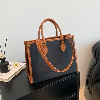 Ženska minimalistička PU torbica velike kapacitete, horizontalna kvadratna crossbody torba, zatvarač, džep za telefon, poliester podstava, proljeće 2025 izdanje