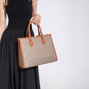 Ženska minimalistička PU torbica velike kapacitete, horizontalna kvadratna crossbody torba, zatvarač, džep za telefon, poliester podstava, proljeće 2025 izdanje