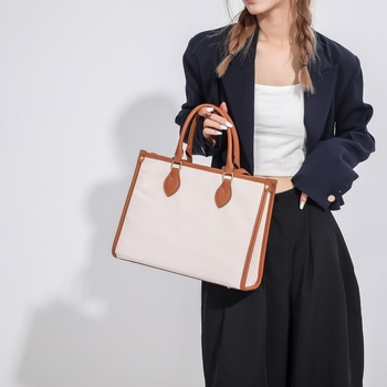 Ženska minimalistička PU torbica velike kapacitete, horizontalna kvadratna crossbody torba, zatvarač, džep za telefon, poliester podstava, proljeće 2025 izdanje
