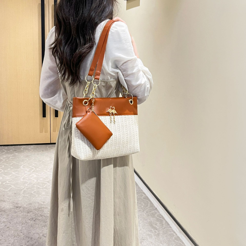 PU tote torba u stilu odmora, dvodijelni set: mala kvadratna torbica za novčanik s privjeskom labud; vodoravna kvadratna forma; zatvarač; dvostruki remeni