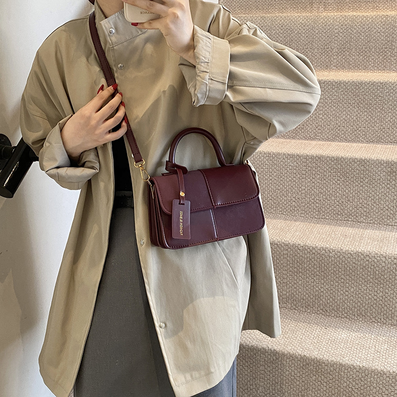 Torba za rame i crossbody, mini kvadratnog oblika, PU koža, unutarnja podstava od poliestera, zatvoren otvor, džep sa zipom, proljeće-ljeto 2025, urbani minimalistički stil