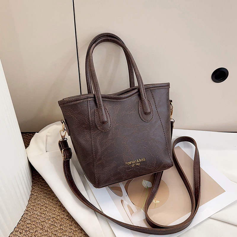 Bucket torba od PU, zatvarač, poliester podstava, gradski minimalistički stil