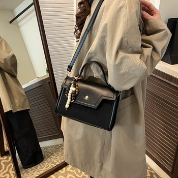 Gradska minimalistička PU crossbody torba s preklopnim zatvaranjem, vodoravnog pravokutnog oblika, unutarnji džepovi za telefon i dokumente