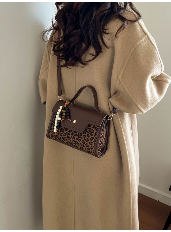Gradska minimalistička PU crossbody torba s preklopnim zatvaranjem, vodoravnog pravokutnog oblika, unutarnji džepovi za telefon i dokumente