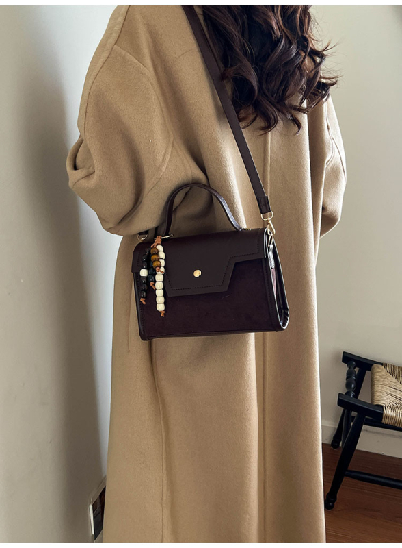 Gradska minimalistička PU crossbody torba s preklopnim zatvaranjem, vodoravnog pravokutnog oblika, unutarnji džepovi za telefon i dokumente
