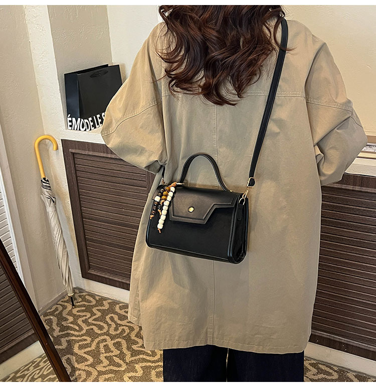 Gradska minimalistička PU crossbody torba s preklopnim zatvaranjem, vodoravnog pravokutnog oblika, unutarnji džepovi za telefon i dokumente