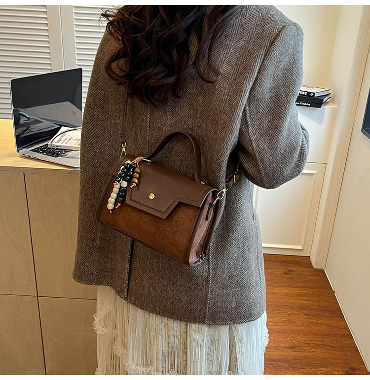 Gradska minimalistička PU crossbody torba s preklopnim zatvaranjem, vodoravnog pravokutnog oblika, unutarnji džepovi za telefon i dokumente