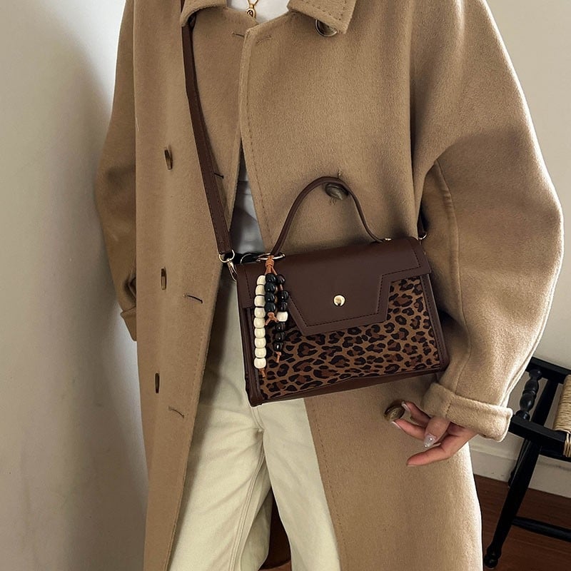 Gradska minimalistička PU crossbody torba s preklopnim zatvaranjem, vodoravnog pravokutnog oblika, unutarnji džepovi za telefon i dokumente