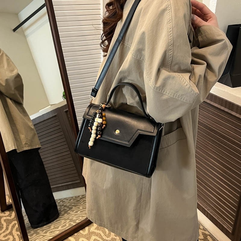Gradska minimalistička PU crossbody torba s preklopnim zatvaranjem, vodoravnog pravokutnog oblika, unutarnji džepovi za telefon i dokumente