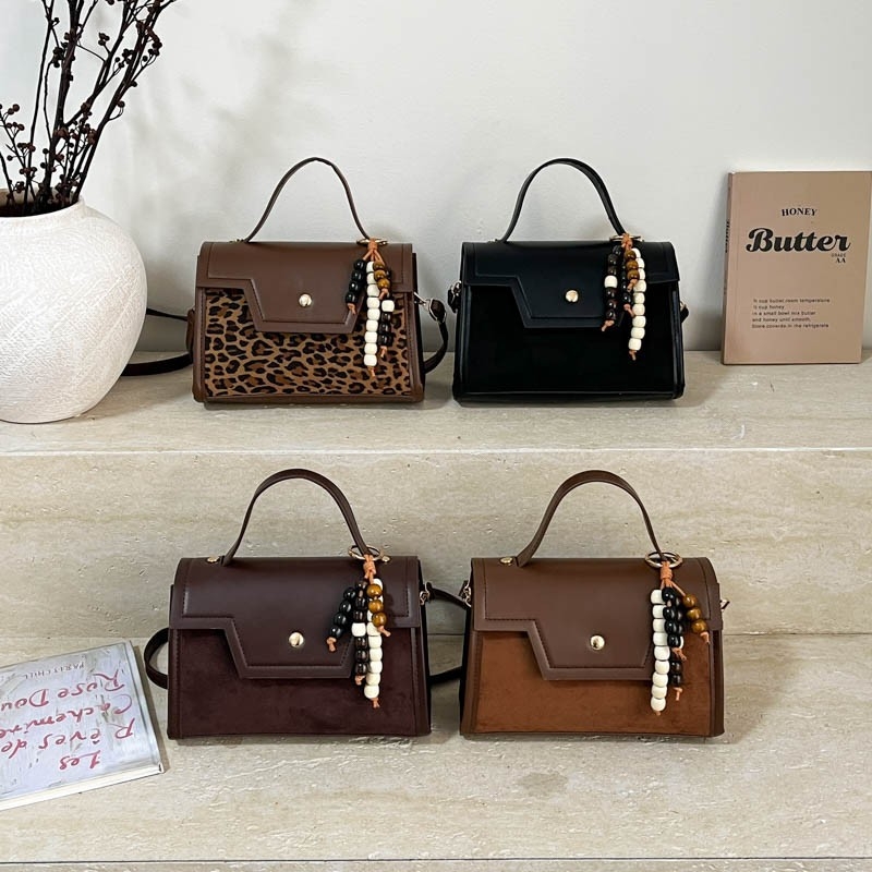 Gradska minimalistička PU crossbody torba s preklopnim zatvaranjem, vodoravnog pravokutnog oblika, unutarnji džepovi za telefon i dokumente