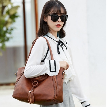 Geantă de damă din PU cu ciucuri, bucket stil, închidere cu fermoar, textură moale, căptușeală de poliester, buzunare interioare: buzunar cu fermoar, buzunar pentru telefon, buzunar pentru card de identitate, potrivită pentru utilizare zilnică