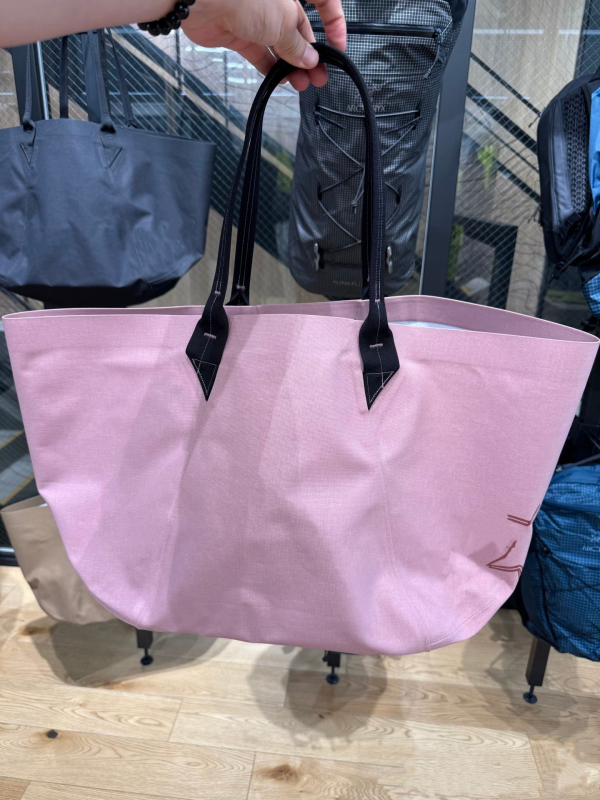 Torba Tote od najlona, kapacitet 45L, otvoreni gornji dio, unutarnji pretinac za dokumente