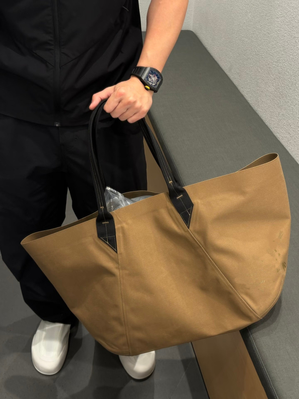 Torba Tote od najlona, kapacitet 45L, otvoreni gornji dio, unutarnji pretinac za dokumente