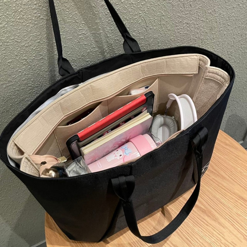 Torba Tote od najlona, kapacitet 45L, otvoreni gornji dio, unutarnji pretinac za dokumente