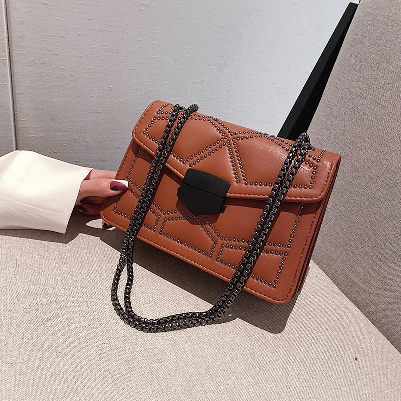 PU crossbody torba, kvadratnog oblika, s jednim remenom, zatvaranje poklopcem, unutarnji pretinac za telefon i pretinac sa zatvaračem