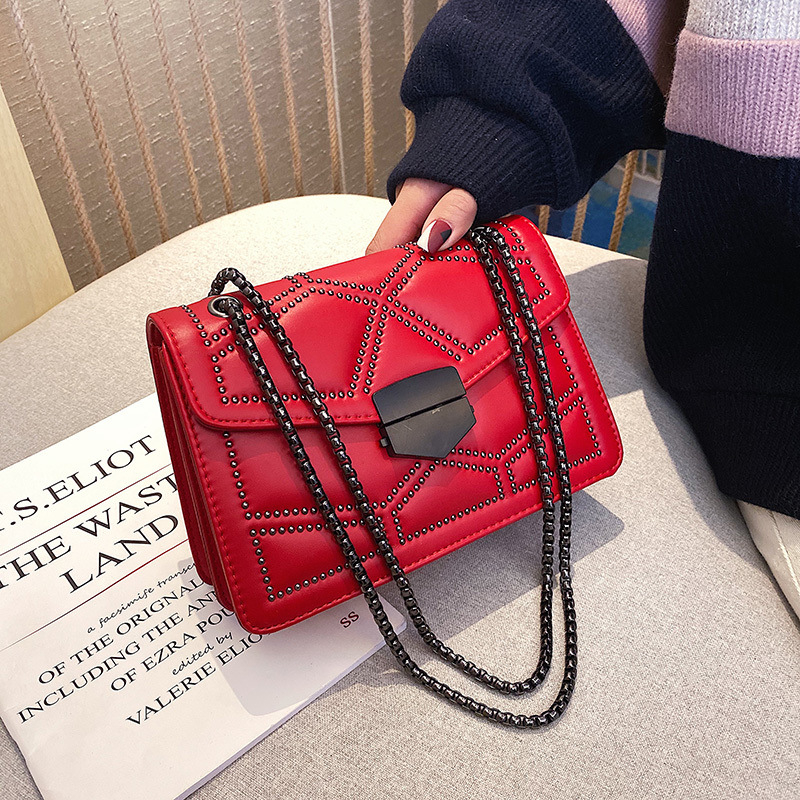 PU crossbody torba, kvadratnog oblika, s jednim remenom, zatvaranje poklopcem, unutarnji pretinac za telefon i pretinac sa zatvaračem