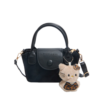 Női PU vödrös táska, keresztpántos/oldalra vihető, flap nyitás, egy pánt, poliészter bélés