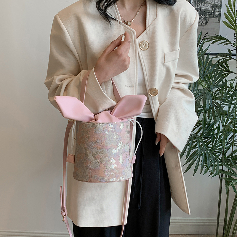 Geantă de damă tip bucket din PU, închidere cu șnur, Primăvară 2025, buzunare interioare pentru telefon și ID, Brand Fu Duo