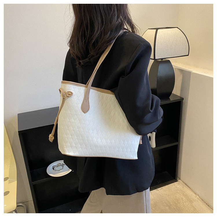 PU tote torba, street fashion stil, velika kapaciteta, dvostruke naramenice, zatvarač, podstava od poliestera, vodoravni kvadratni oblik, ljeto 2025