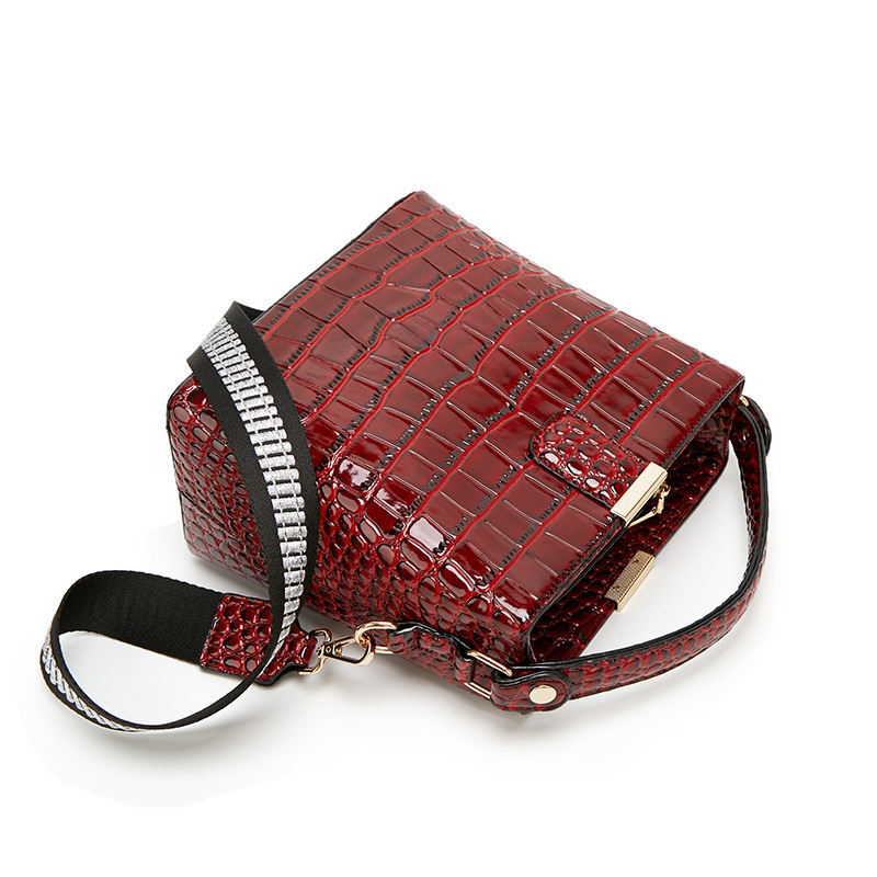 Ženska bucket torba, PU materijal, gradski street stil, oblik bucket, zatvaranje zipom