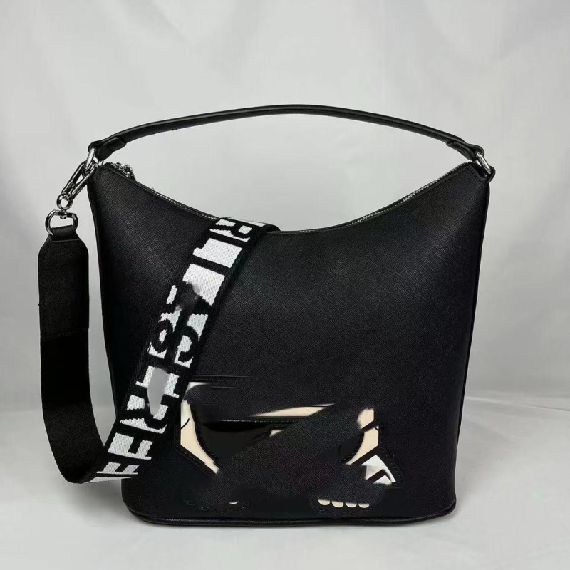 Crossbody bucket torba od PU kože, zatvaranje na zip, podstava od sintetičke kože, stil za slobodno putovanje