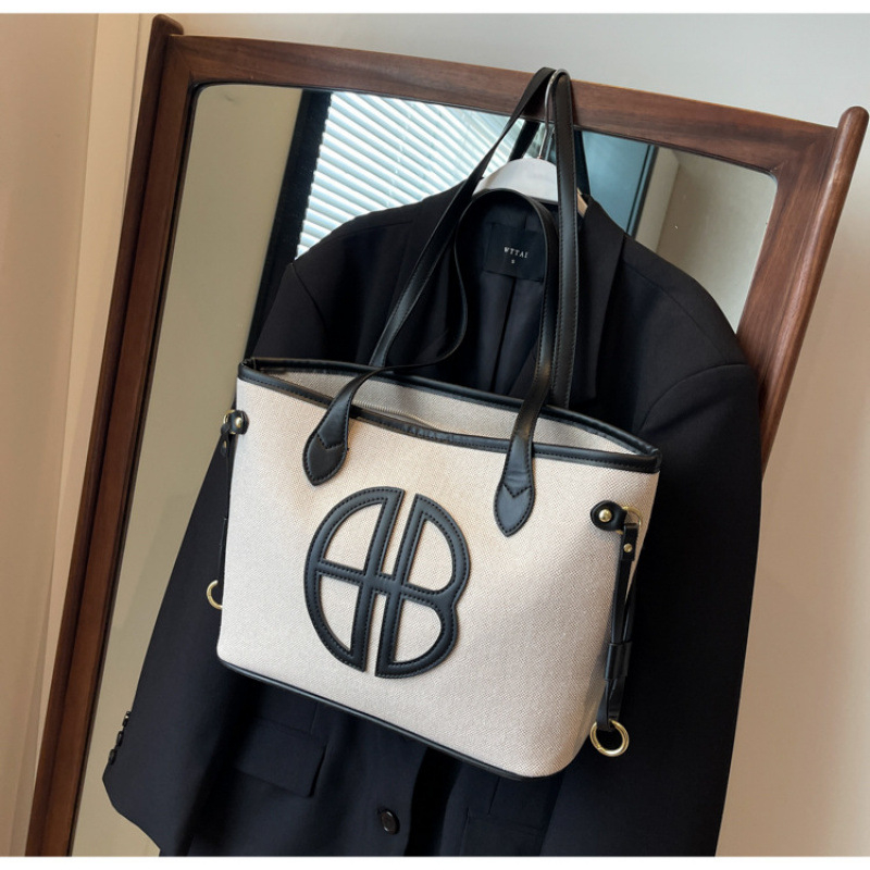 Platnena Tote torba, street trend stil, zatvaranje na zip, džep za telefon, vodoravni pravokutni oblik