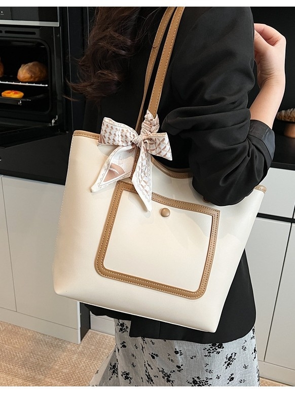 Tote bag — PU materijal, gradski jednostavan stil, horizontalni četverokutni oblik, zatvarač, laminirani unutarnji džep