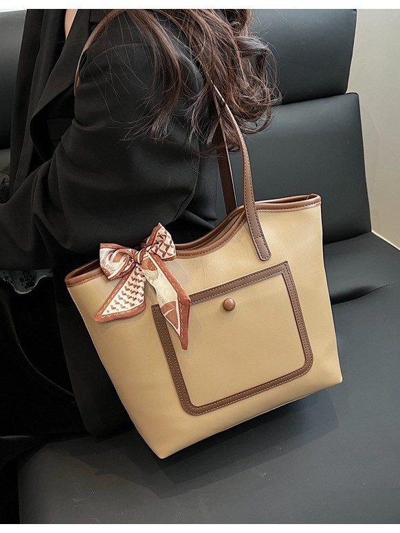 Tote bag — PU materijal, gradski jednostavan stil, horizontalni četverokutni oblik, zatvarač, laminirani unutarnji džep