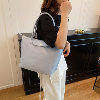 Geantă tote pentru femei: exterior din nylon, căptușeală din canvas, formă trapez invers, închidere cu fermoar, pentru călătorii de plăcere