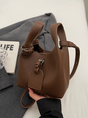 PU crossbody bucket bag, magnetsko zatvaranje, poliester podstava, jednoručna naramenica — jesen 2025 izdanje