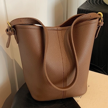 Bucket crossbody torba, PU koža, bucket oblik, magnetsko zatvaranje, unutarnji džep sa zipom