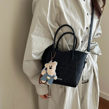 Geantă bucket din PU, stil urban minimalist, închidere magnetică, curea simplă, buzunar pentru telefon, primăvara 2026