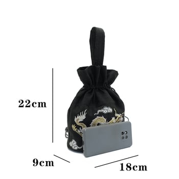Svilena bucket bag s cilindričnim oblikom, vezenje u oblacima, zatvaranje špagom, unutarnja ID džep, ljetno izdanje 2024