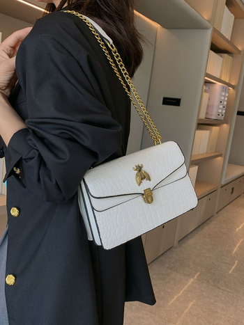 PU crossbody torba, vodoravnog kvadratnog oblika, zatvarač, unutarnja pretinac za telefon, poliester podstava