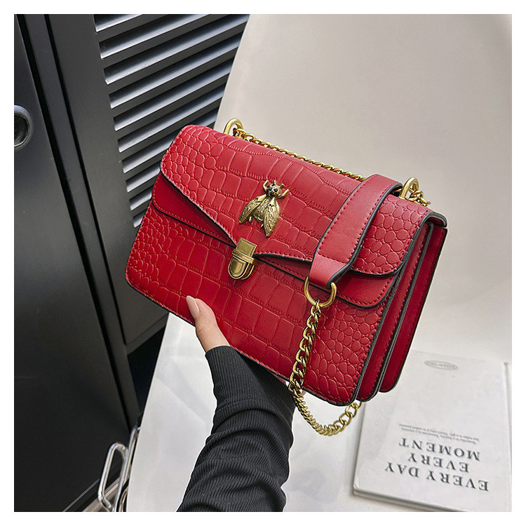PU crossbody torba, vodoravnog kvadratnog oblika, zatvarač, unutarnja pretinac za telefon, poliester podstava
