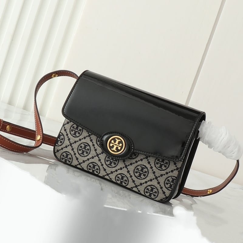 Kožna crossbody torba, vodoravnog kvadratnog oblika, magnetsko zatvaranje, jedna naramenica, unutarnja džep za telefon