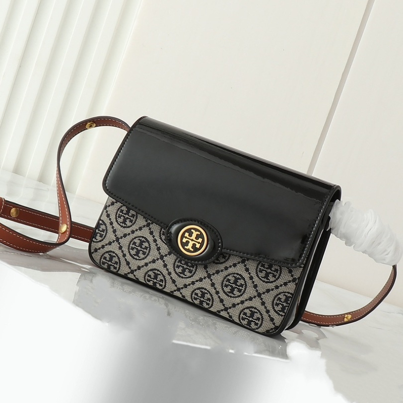 Kožna crossbody torba, vodoravnog kvadratnog oblika, magnetsko zatvaranje, jedna naramenica, unutarnja džep za telefon