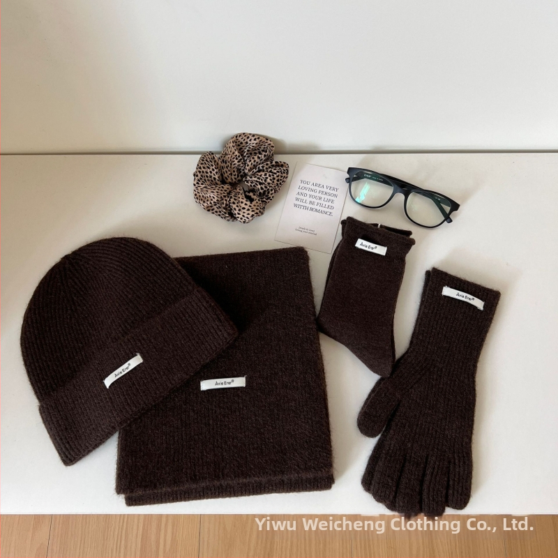 Τετραπλό σετ από μαλλί: καπέλο, φουλάρι, γάντια και κάλτσες για γυναίκες (Υλικό: μαλλί; Τεχνική: Jacquard; Μοτίβο: Μονόχρωμο; Περίοδος: Χειμώνας)