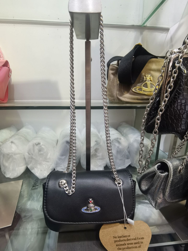 Geantă crossbody din piele naturală, model crocodil, formă orizontală pătrată, închidere cu capac, curea simplă, căptușeală poliester, primăvara 2025