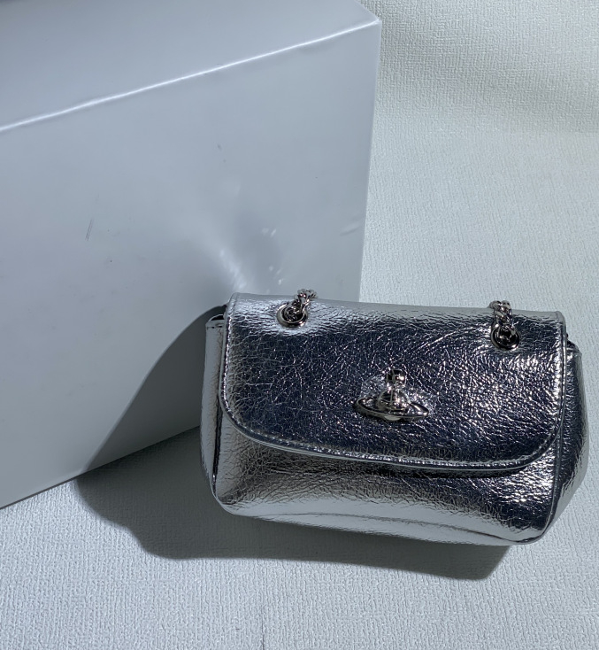 Geantă crossbody din piele naturală, model crocodil, formă orizontală pătrată, închidere cu capac, curea simplă, căptușeală poliester, primăvara 2025