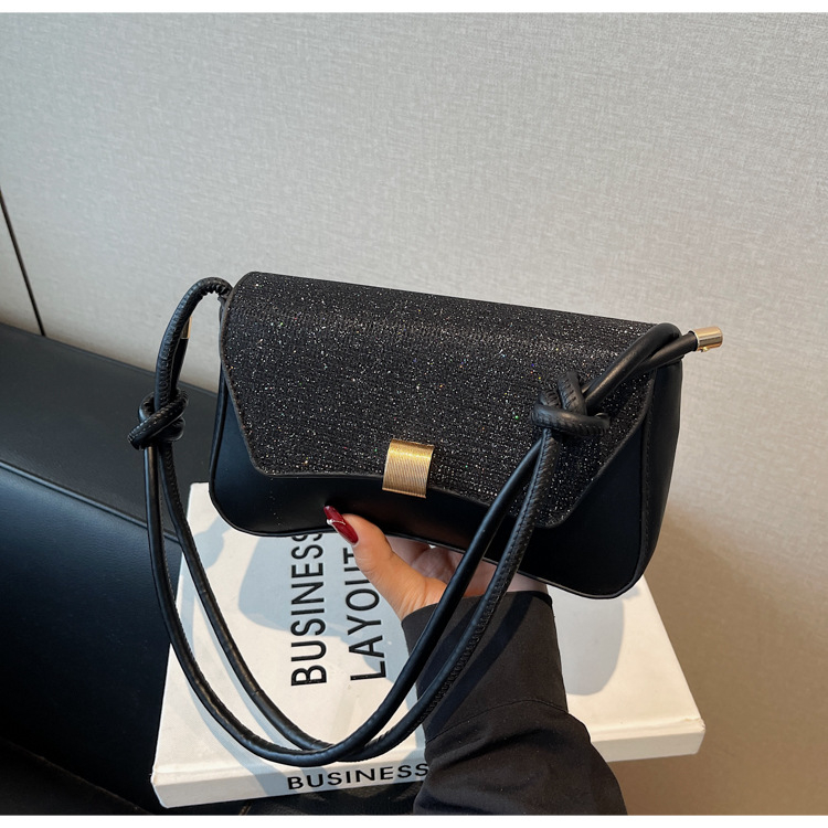 PU kožna crossbody torba, horizontalni kvadratni oblik, gradski minimalistički stil, zaključavanje, džep za telefon