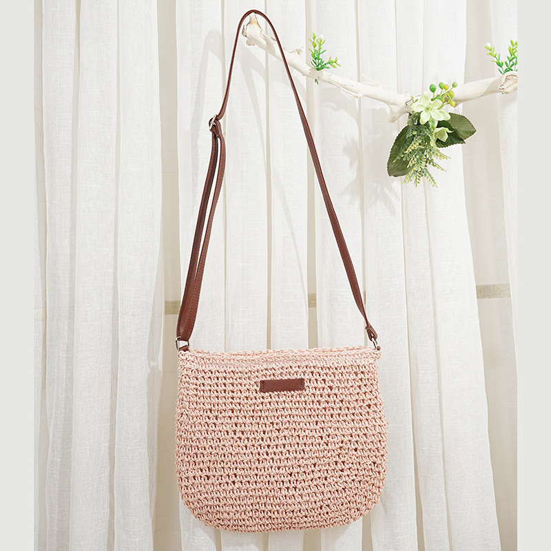 Crossbody torba od slame, gradski minimalistički stil, mali kvadratni dizajn, zatvarač, ručna izrada