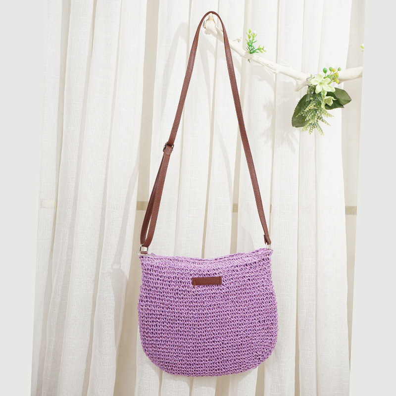 Crossbody torba od slame, gradski minimalistički stil, mali kvadratni dizajn, zatvarač, ručna izrada