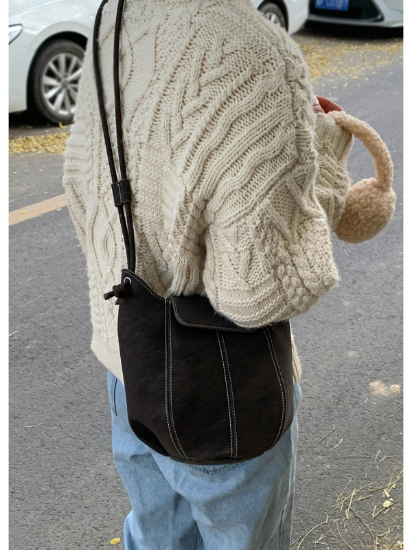 Ženska bucket torba, gradski minimalistički stil, PU koža, crossbody s jednim remenom, magnetsko zatvaranje